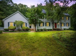 111 Chestnut St, Upton, MA 01568