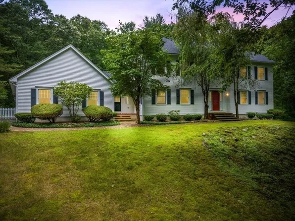 111 Chestnut St, Upton, MA 01568
