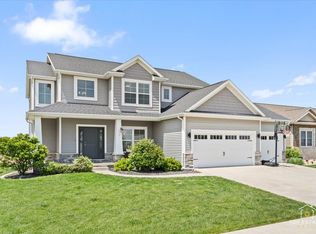 1113 Willow Creek Dr, Bloomington, IL 61705