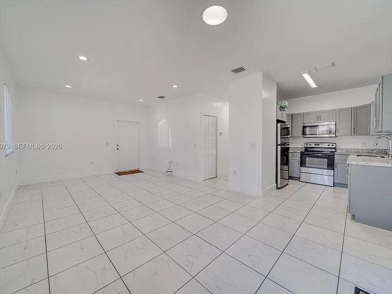 14708 NE 7th Ave #14711 — Photo 16