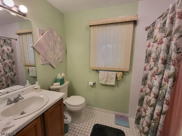 2 Grand Ave #4, Hawthorne Boro, NJ 07506