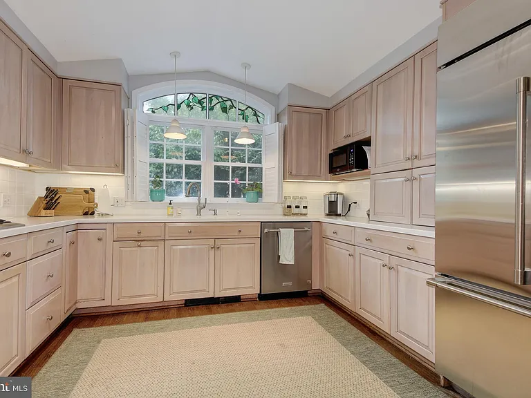 8232 Kerry Ct — Photo 6