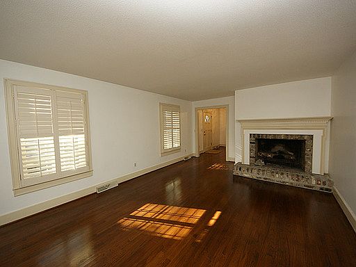 2nd image of 409 Lakeview Dr