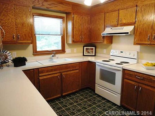 3rd image of 807 Jamestown Dr APT 2