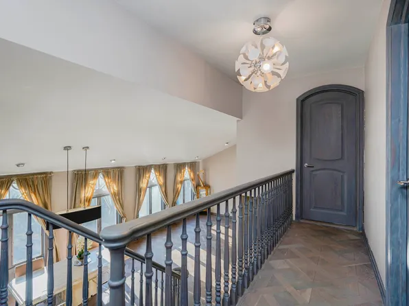 333 Mayfair Drive North image 22 of 34