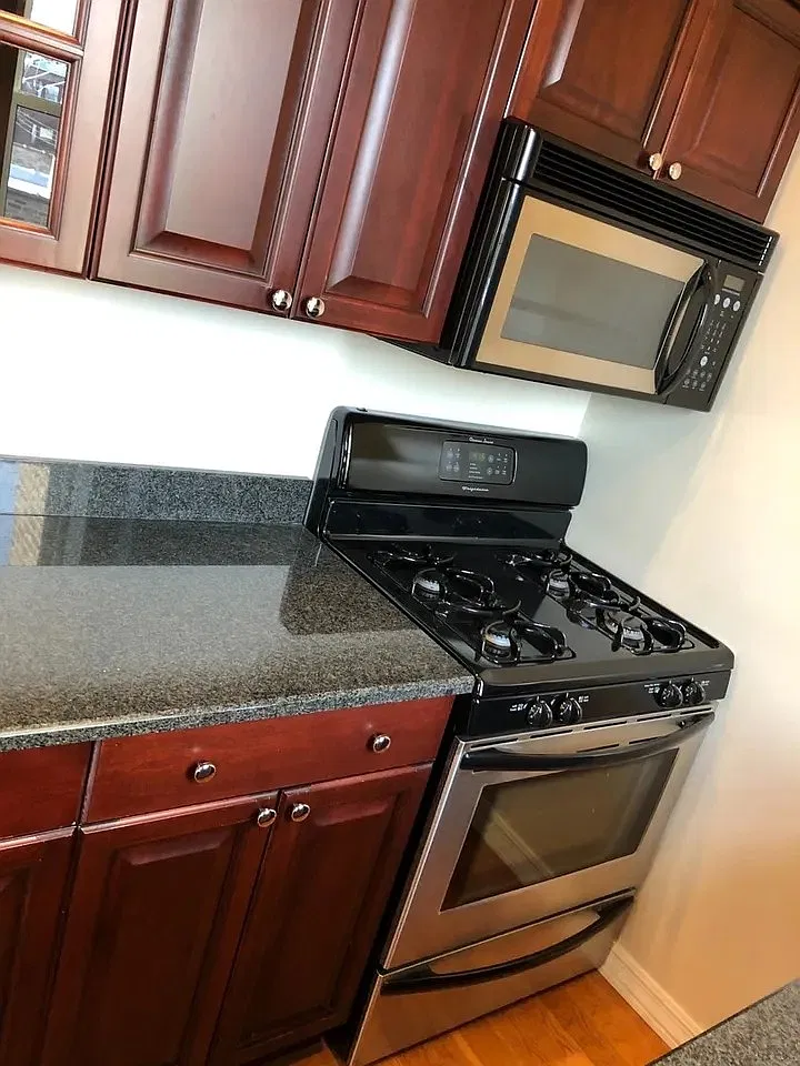 2 bed, 800 sqft, $2,300 — Photo 4