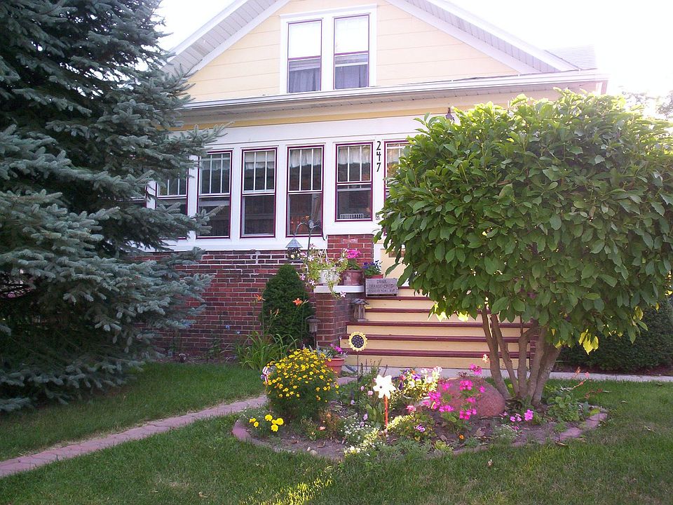 Front of 247 S Main