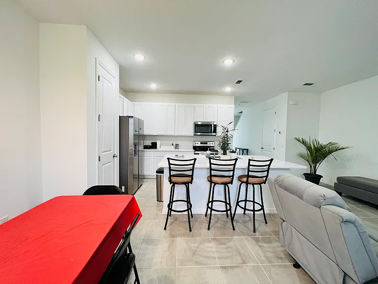1561 Discovery St — Photo 9