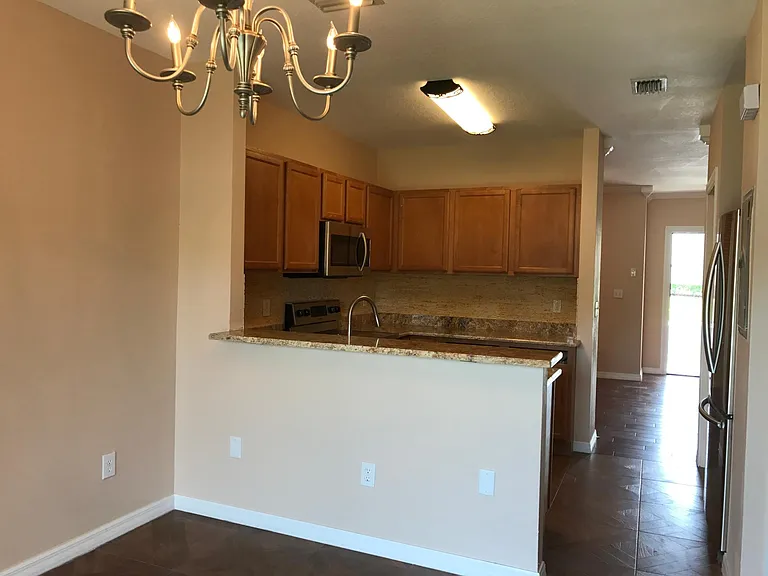 1341 Lyonshire Dr — Photo 4