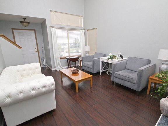 Vaulted Ceiling in Living Rm