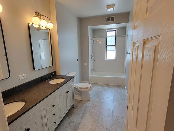 5th image of 905 W Belle Plaine Ave #3