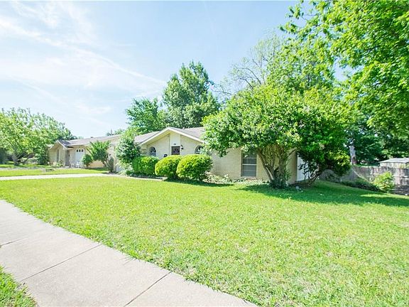 3rd image of 3805 Cambridge Dr