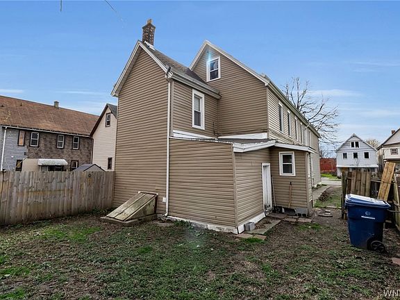 4th image of 85 Hamburg St