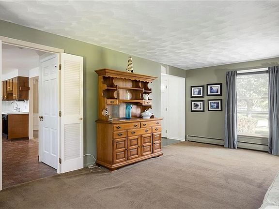 4th image of 125 Chestnut Hill Ln S