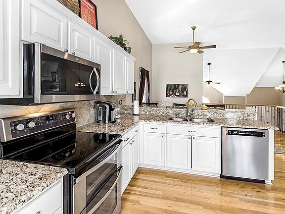 5th image of 111 Broadmoor Dr