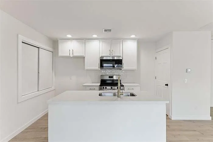 2809 NW 22nd St — Photo 11