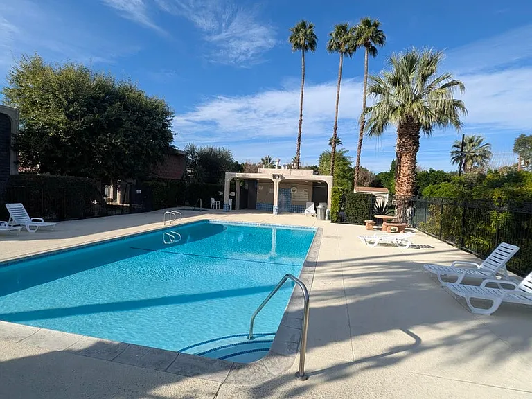 2260 N Indian Canyon Dr #B — Photo 24