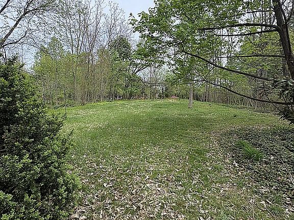 5th image of 504 N Quaker Ln