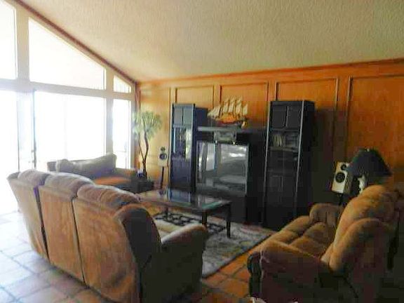 2nd image of 2132 Woodhue Dr