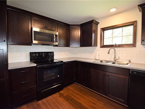 5th image of 32 Oak St