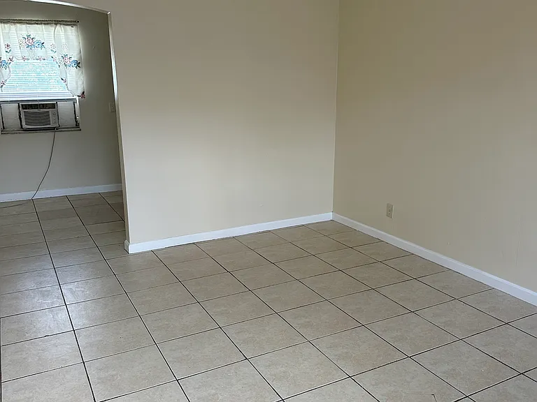 13230 NE 6th Ave #2 — Photo 5
