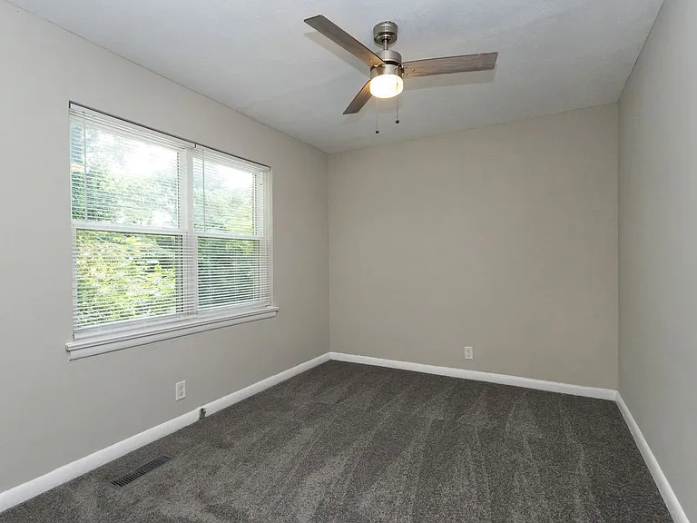 305 Sunrise Ln #B — Photo 12