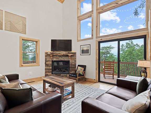 4th image of 170 Jergenson Ln