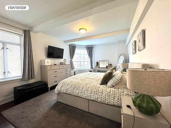 3rd image of 170 E 77th St APT 5C