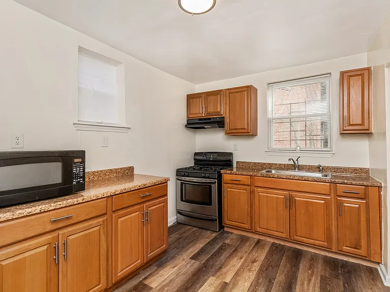 2915 Oakford Ave — Photo 3