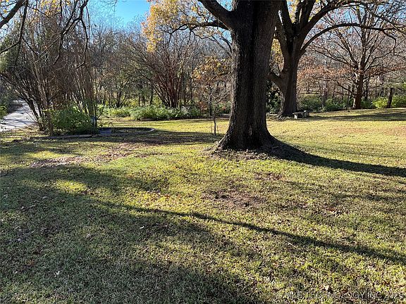 3rd image of 2000 Woodland Dr