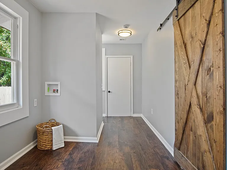 311 NW 25th St — Photo 22