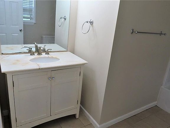 4th image of 2205 Loring Ct