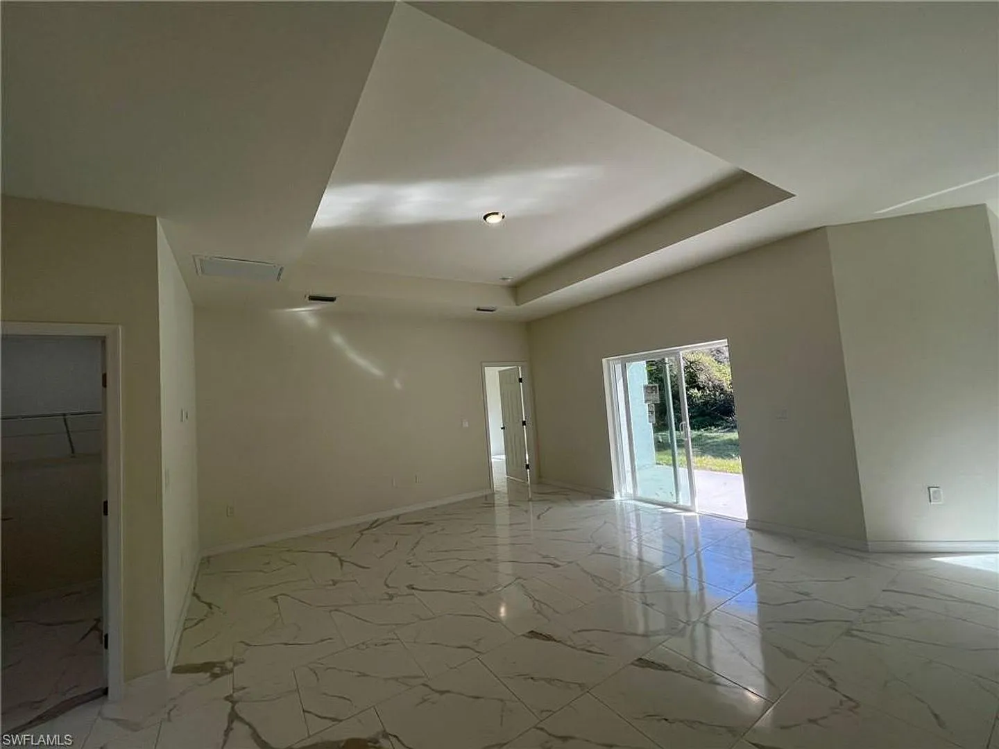 Large 4 Bedroom, 3 Bath, 2 Car Garage-Move In Ready! — Photo 4