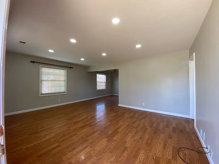 8725 Washington Ave — Photo 2