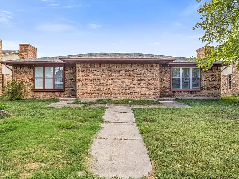 1824 Family Cir — Photo 2
