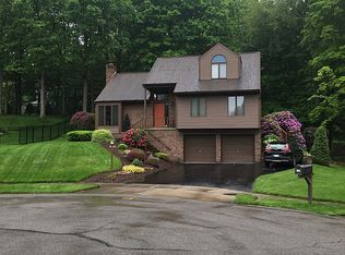 135 Heldon Dr, Coraopolis, PA