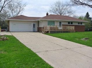 11631 W Bobolink Ave, Milwaukee, WI 53225