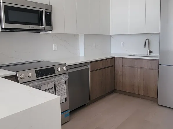 11-52 44th Drive image 4 of 15