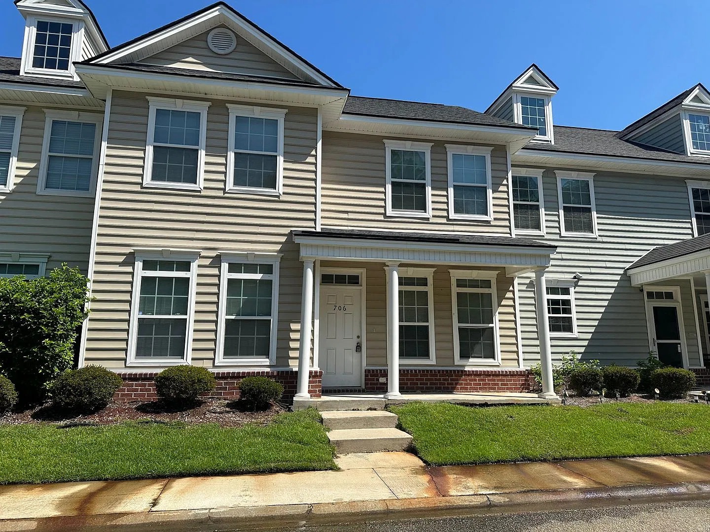 Move-In Special: 50% Off 1st Full Month's Rent — Photo 2