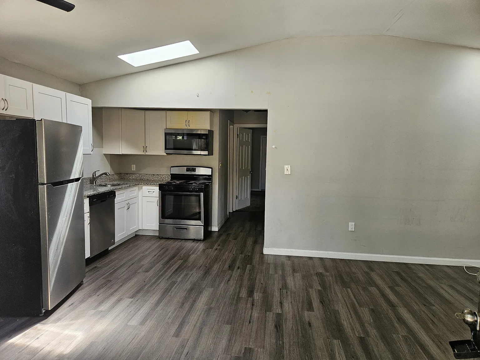 2 bed, $1,900 — Photo 2