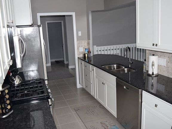 3rd image of 5628 Cortland Cir
