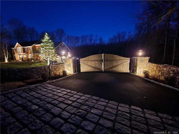 101 Hattertown Road, Newtown, CT 06470