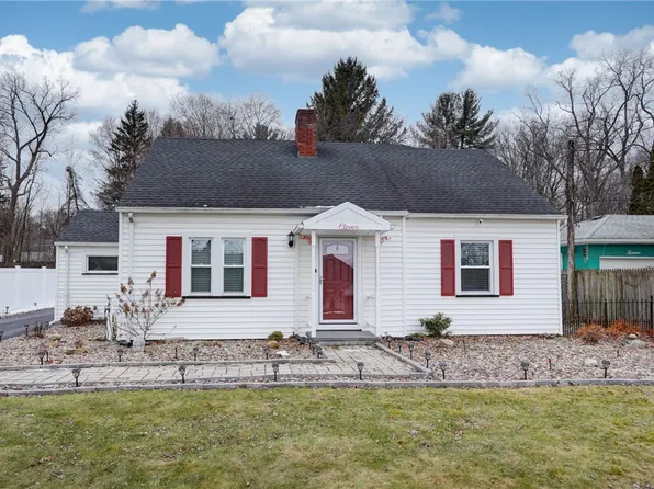 11 Cardinal Dr, Rochester, NY 14624