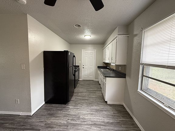 3rd image of 605 SE 72nd St
