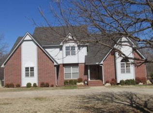 9 Crestwood Dr, Arkansas City, KS 67005