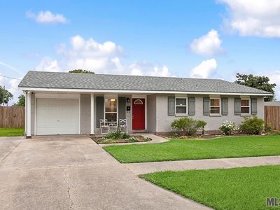 300 Elmwood Dr, La Place, LA, 70068