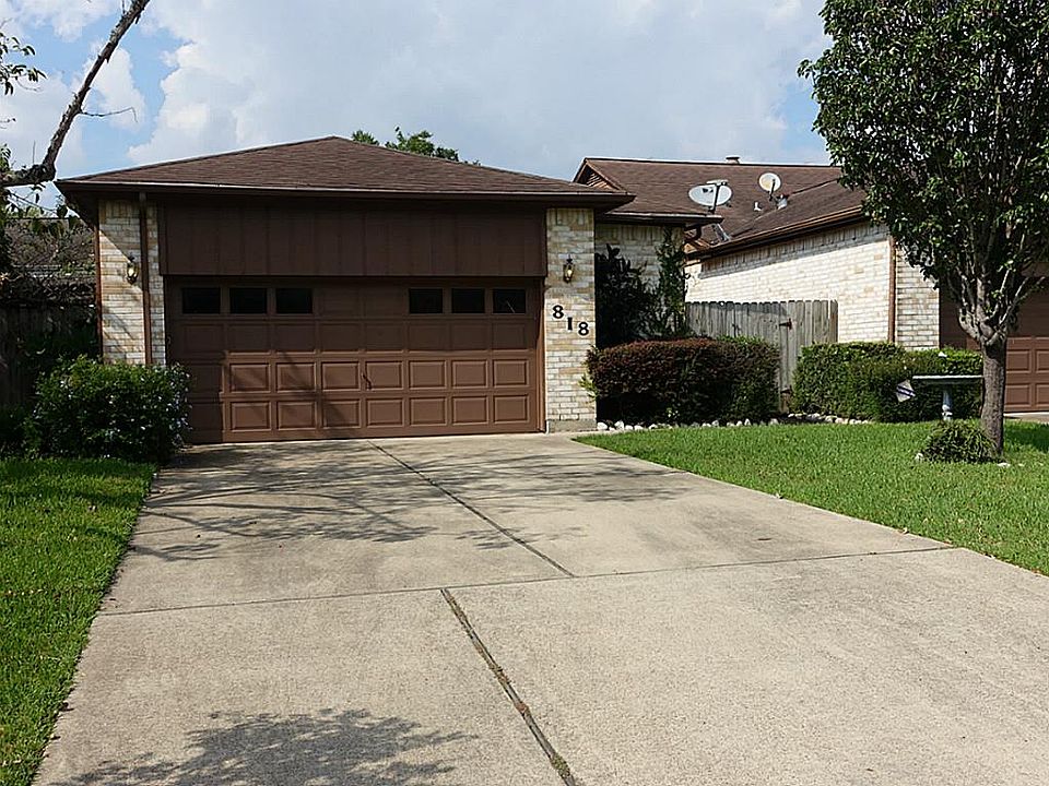 1st image of 818 Garden Walk Dr