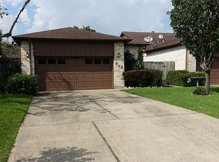 818 Garden Walk Dr, La Porte, TX 77571