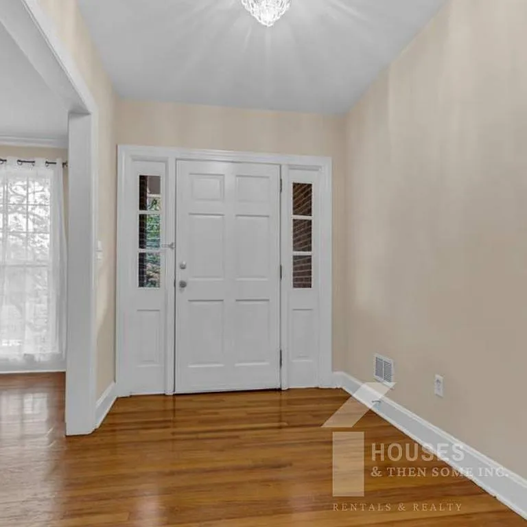 935 Rutherford Rd. — Photo 2