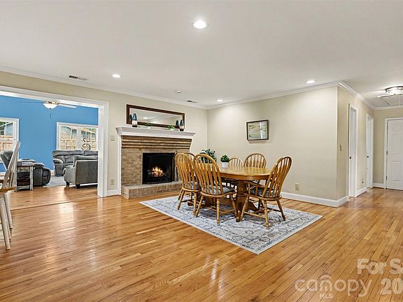 5th image of 114 Carderock Ct